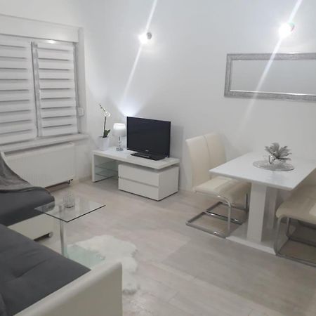 Apartman Kristina - Self Check In & Check Out Otočac 外观 照片